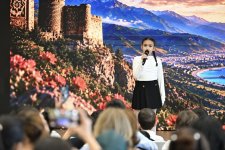 Heydər Əliyev Fondunun vitse-prezidenti Leyla Əliyeva ADA Məktəbində xeyriyyə məqsədli ənənəvi Payız festivalı – “Məhsul bayramı”nda iştirak edib (FOTO)