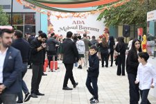 Heydər Əliyev Fondunun vitse-prezidenti Leyla Əliyeva ADA Məktəbində xeyriyyə məqsədli ənənəvi Payız festivalı – “Məhsul bayramı”nda iştirak edib (FOTO)