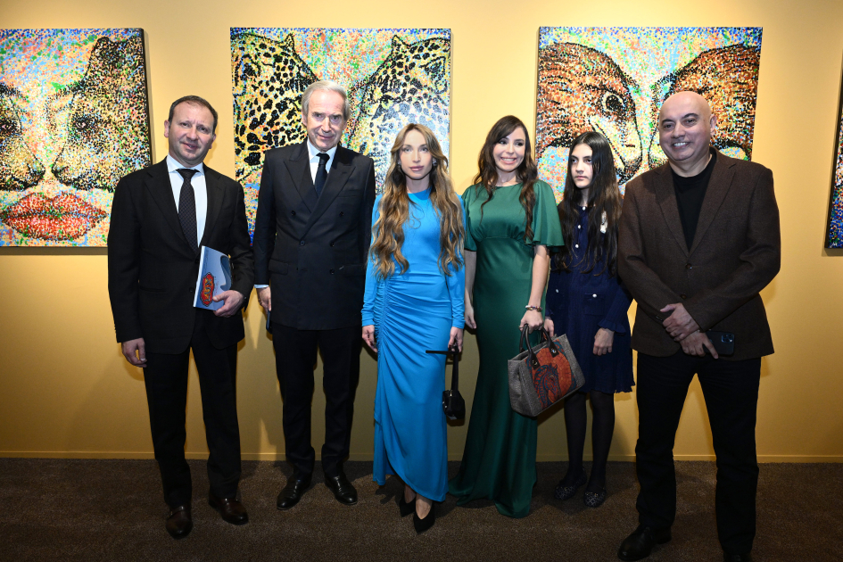 Heydər Əliyev Fondunun vitse-prezidenti Leyla Əliyeva və Alyona Əliyeva “Art Weekend”in rəsmi açılışında iştirak ediblər (FOTO)