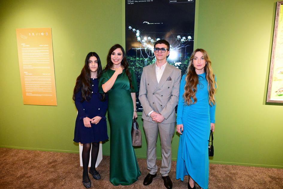 Heydər Əliyev Fondunun vitse-prezidenti Leyla Əliyeva və Alyona Əliyeva “Art Weekend”in rəsmi açılışında iştirak ediblər (FOTO)