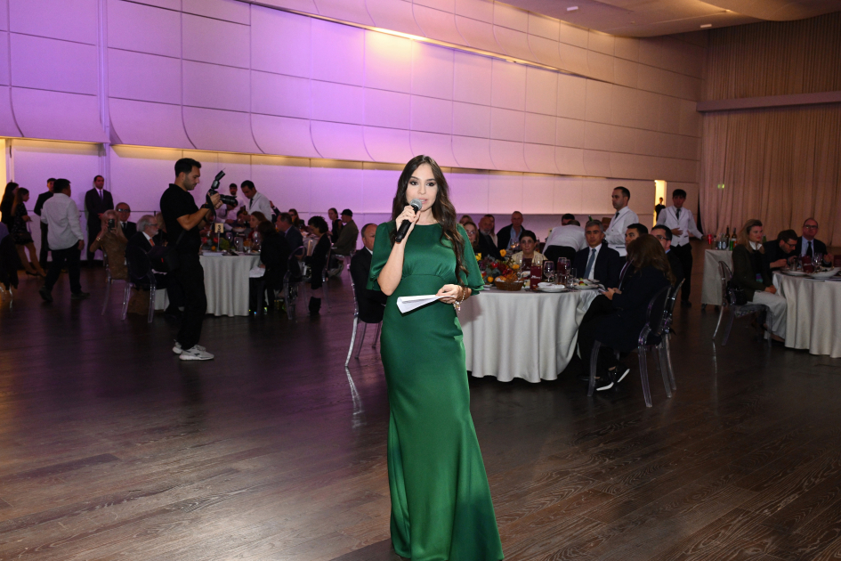 Heydər Əliyev Fondunun vitse-prezidenti Leyla Əliyeva və Alyona Əliyeva “Art Weekend”in rəsmi açılışında iştirak ediblər (FOTO)