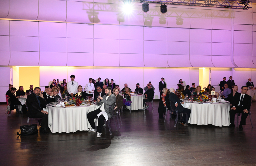 Heydər Əliyev Fondunun vitse-prezidenti Leyla Əliyeva və Alyona Əliyeva “Art Weekend”in rəsmi açılışında iştirak ediblər (FOTO)