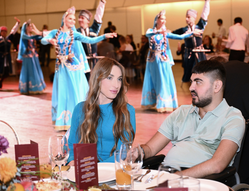 Heydər Əliyev Fondunun vitse-prezidenti Leyla Əliyeva və Alyona Əliyeva “Art Weekend”in rəsmi açılışında iştirak ediblər (FOTO)