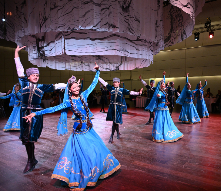 Heydər Əliyev Fondunun vitse-prezidenti Leyla Əliyeva və Alyona Əliyeva “Art Weekend”in rəsmi açılışında iştirak ediblər (FOTO)
