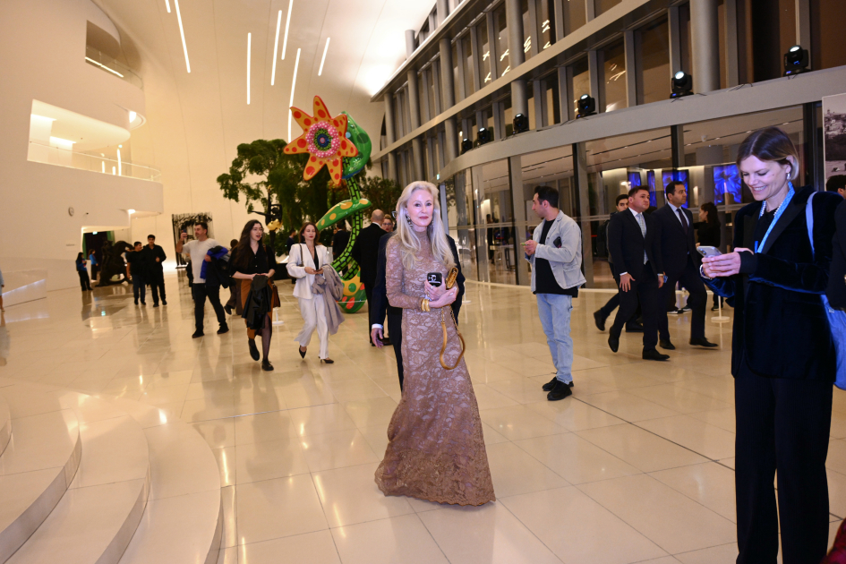 Heydər Əliyev Fondunun vitse-prezidenti Leyla Əliyeva və Alyona Əliyeva “Art Weekend”in rəsmi açılışında iştirak ediblər (FOTO)