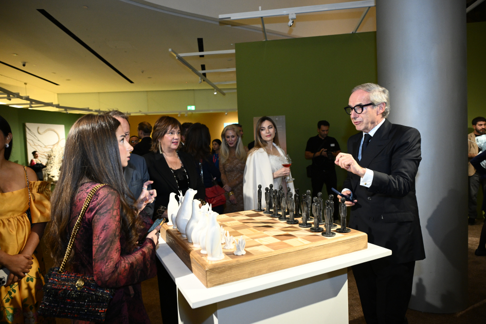 Heydər Əliyev Fondunun vitse-prezidenti Leyla Əliyeva və Alyona Əliyeva “Art Weekend”in rəsmi açılışında iştirak ediblər (FOTO)