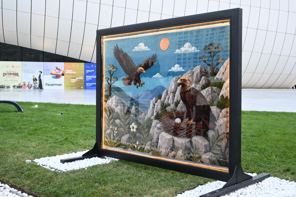 Heydər Əliyev Fondunun vitse-prezidenti Leyla Əliyeva və Alyona Əliyeva “Art Weekend”in rəsmi açılışında iştirak ediblər (FOTO)