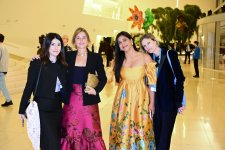 Heydər Əliyev Fondunun vitse-prezidenti Leyla Əliyeva və Alyona Əliyeva “Art Weekend”in rəsmi açılışında iştirak ediblər (FOTO)
