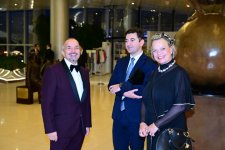 Heydər Əliyev Fondunun vitse-prezidenti Leyla Əliyeva və Alyona Əliyeva “Art Weekend”in rəsmi açılışında iştirak ediblər (FOTO)